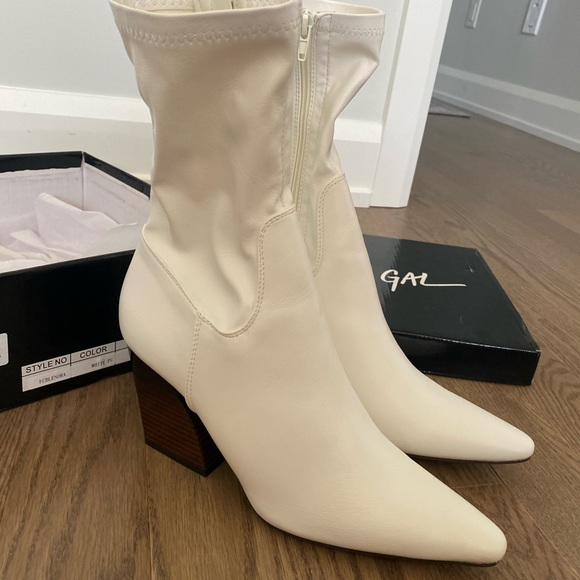 White boots - faux leather - Picture 2 of 6